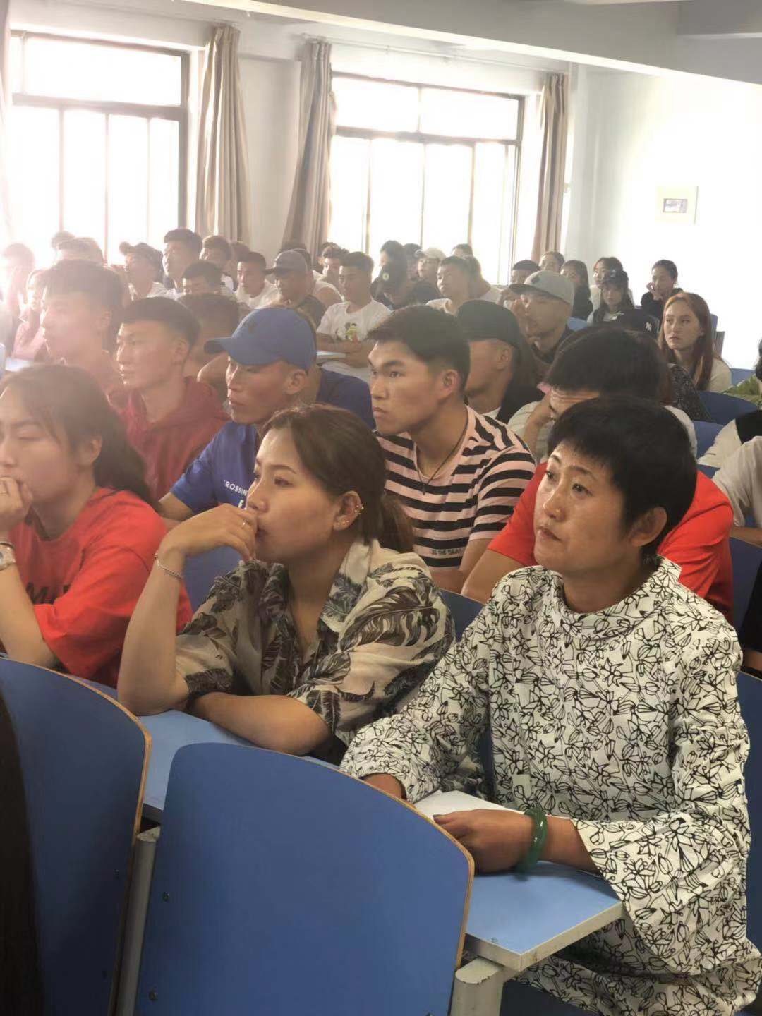 學院開展了豐富多彩的新生入學教育活動